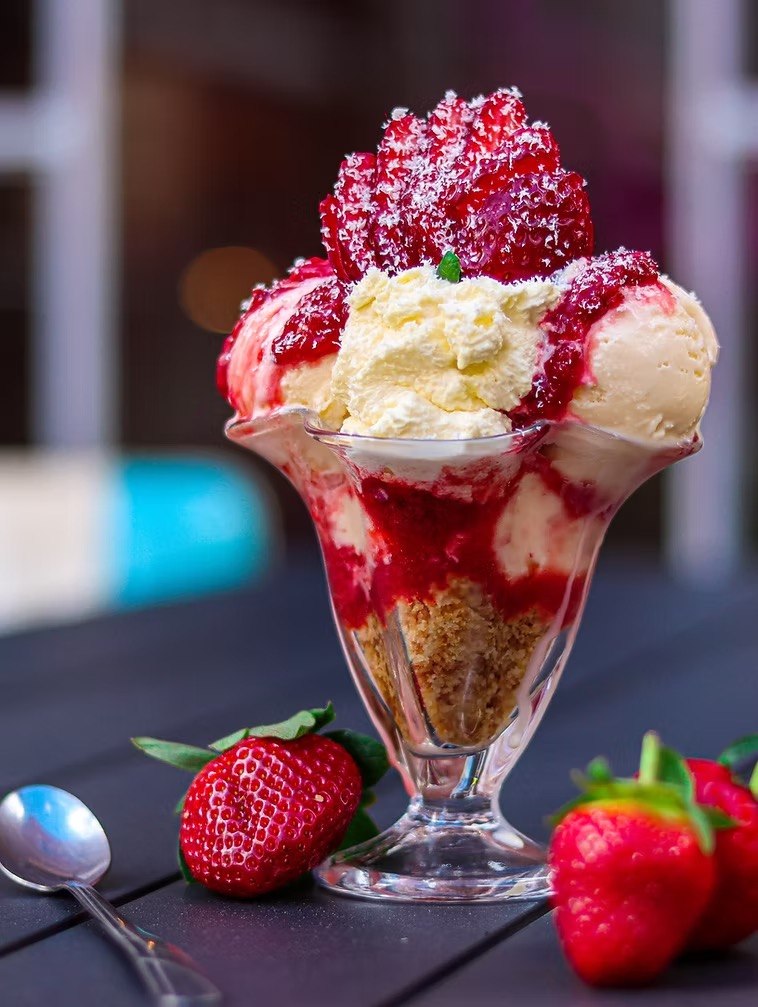 Strawberry sundae